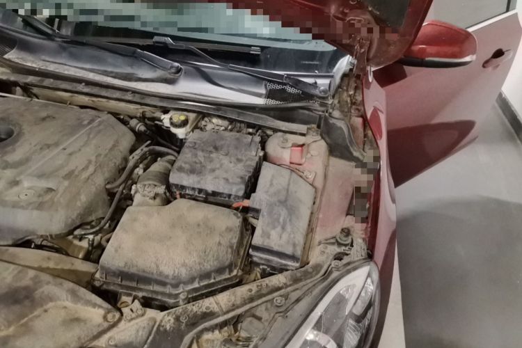 Used Volvo V40 2016 T4 Smart Luxury Edition Engine Bay Left