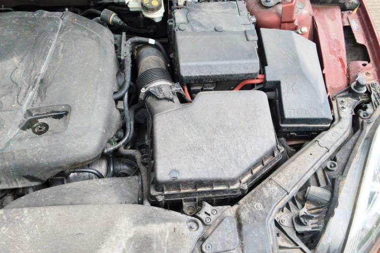 Used Volvo V40 2016 T4 Smart Luxury Edition Engine Bay Left