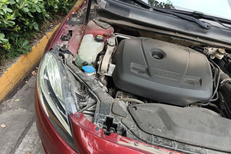 Used Volvo V40 2016 T3 Smart Luxury Edition Engine Bay Right