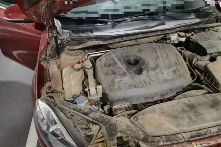 Used Volvo V40 2016 T4 Smart Luxury Edition Engine Bay Right