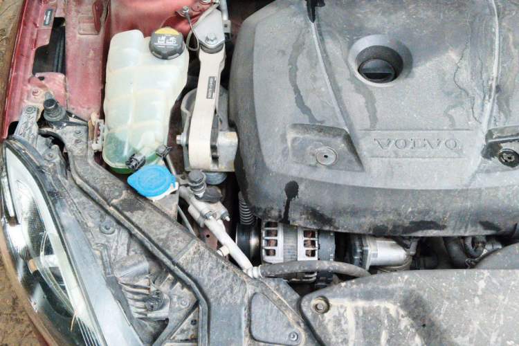 Used Volvo V40 2016 T4 Smart Luxury Edition Engine Bay Right