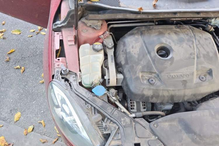 Used Volvo V40 2016 T3 Zhiyi Edition Engine Bay Right