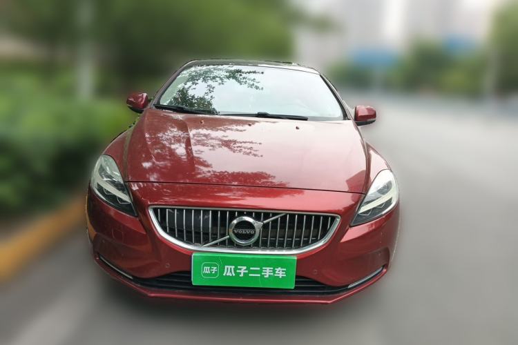 Used Volvo V40 2016 T3 Smart Luxury Edition Front