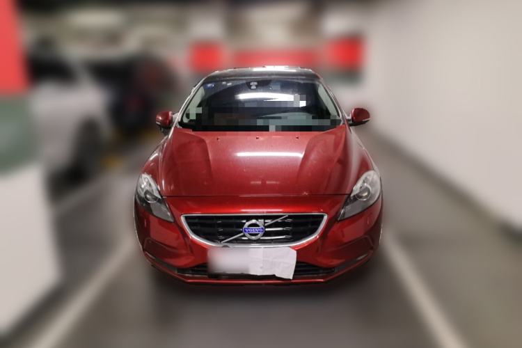 Used Volvo V40 2016 T4 Smart Luxury Edition Front