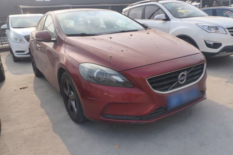 Used Volvo V40 2016 T3 Zhiyi Edition Front Right 45 Deg