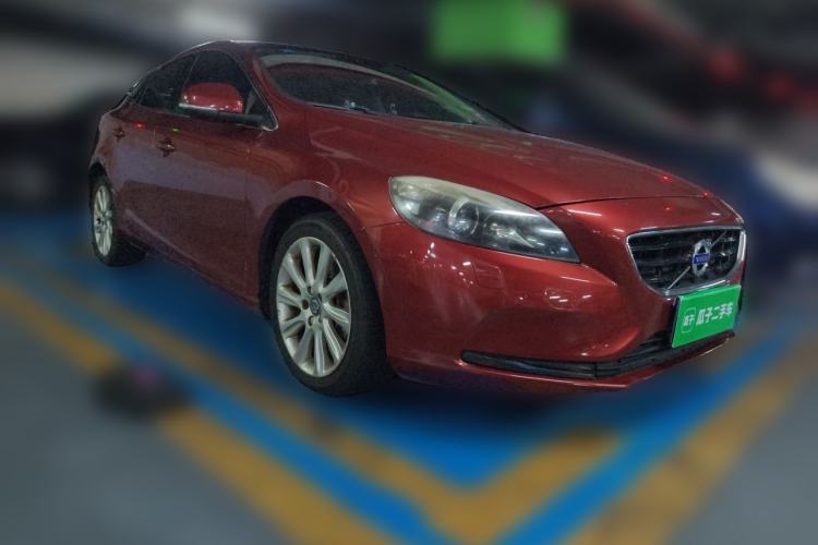 Used Volvo V40 2016 T3 Zhiyi Edition Front Right 45 Deg