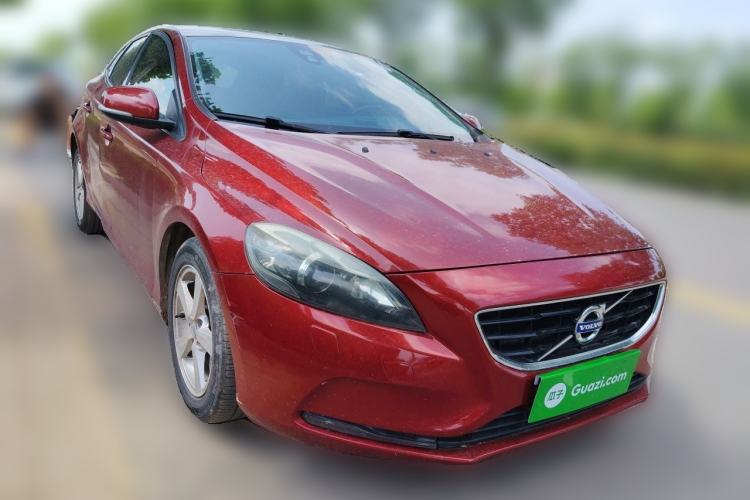Used Volvo V40 2016 T3 Zhiyi Edition Front Right 45 Deg