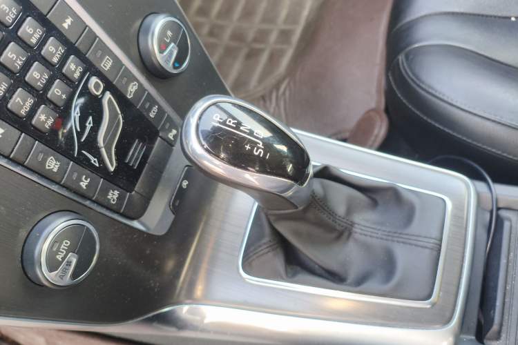 Used Volvo V40 2016 T3 Zhiyi Edition Gear Lever