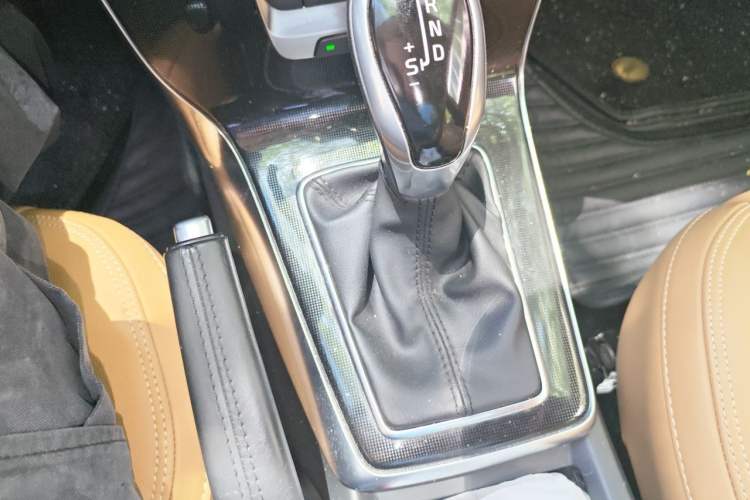 Used Volvo V40 2016 T3 Zhiyi Edition Gear Lever