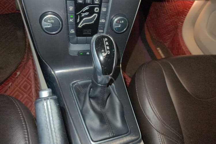 Used Volvo V40 2016 T3 Zhiyi Edition Gear Lever