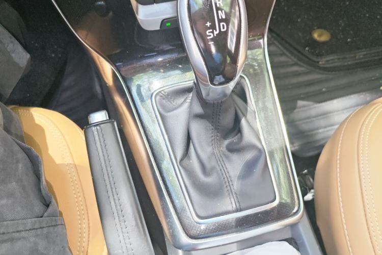 Used Volvo V40 2016 T3 Zhiyi Edition Gear Lever