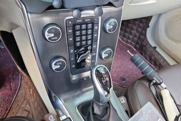 Used Volvo V40 2016 T3 Zhiyi Edition Gear Lever