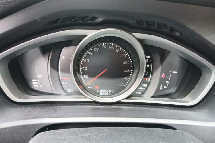 Used Volvo V40 2016 T3 Smart Luxury Edition Instrument Cluster