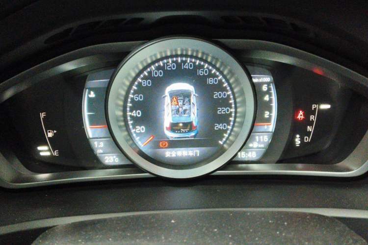 Used Volvo V40 2016 T4 Smart Luxury Edition Instrument Cluster