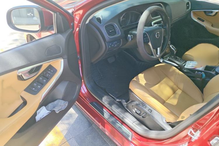 Used Volvo V40 2016 T3 Zhiyi Edition Interior 3