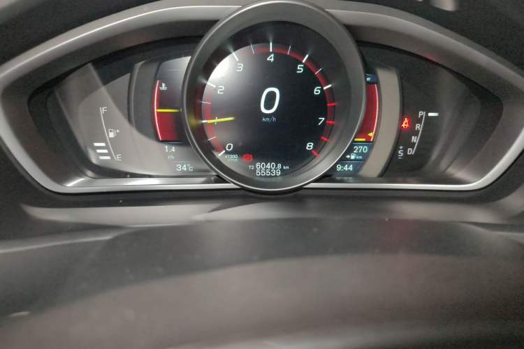 Used Volvo V40 2016 T3 Zhiyi Edition Odometer Close Up