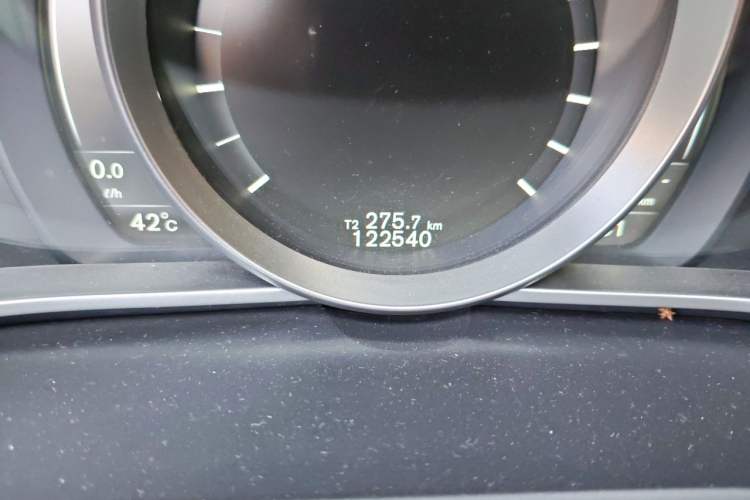 Used Volvo V40 2016 T3 Zhiyi Edition Odometer Close Up