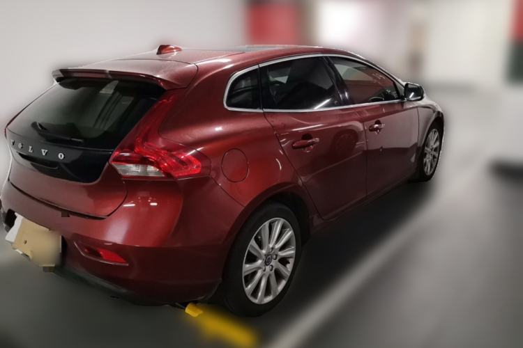 Used Volvo V40 2016 T4 Smart Luxury Edition Rear Right 45 Deg