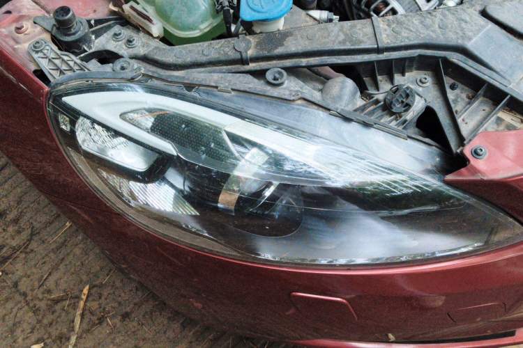 Used Volvo V40 2016 T4 Smart Luxury Edition Right Front Headlight