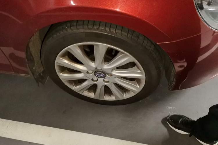 Used Volvo V40 2016 T4 Smart Luxury Edition Right Front Wheel Hub