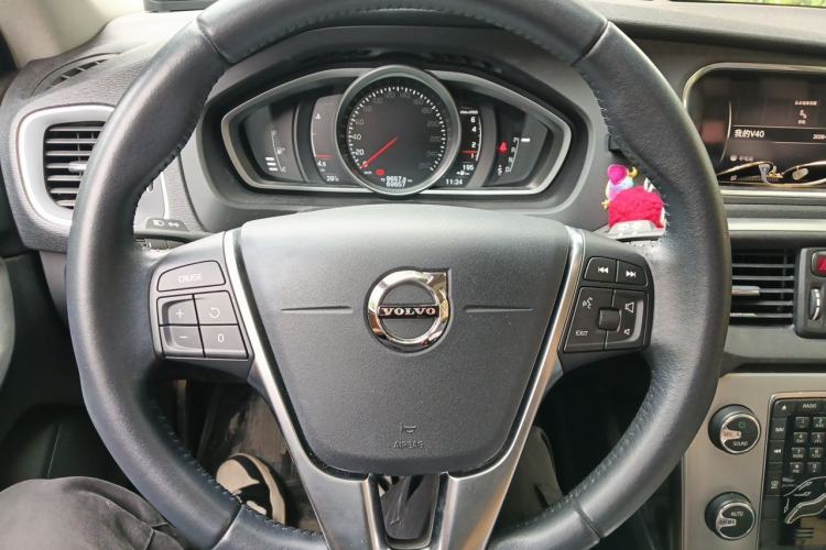 Used Volvo V40 2016 T3 Smart Luxury Edition Steering Wheel