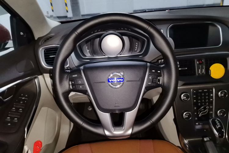 Used Volvo V40 2016 T4 Smart Luxury Edition Steering Wheel