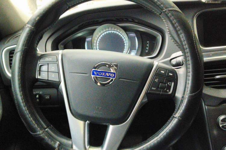 Used Volvo V40 2016 T4 Smart Luxury Edition Steering Wheel