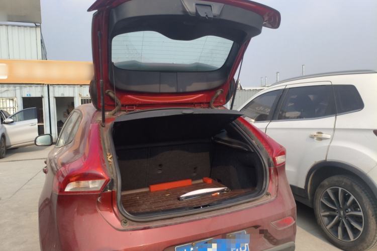 Used Volvo V40 2016 T3 Zhiyi Edition Trunk