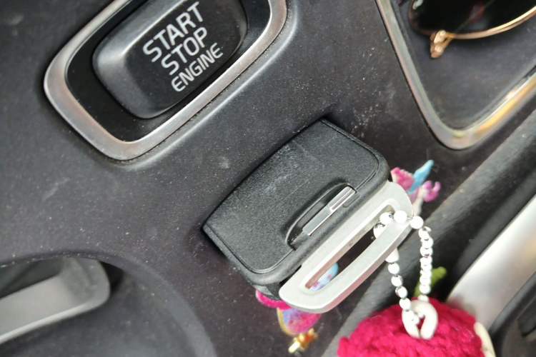 Used Volvo V40 2016 T3 Smart Luxury Edition Vehicle Key