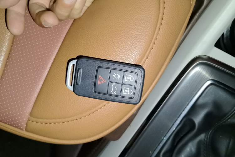 Used Volvo V40 2016 T4 Smart Luxury Edition Vehicle Key