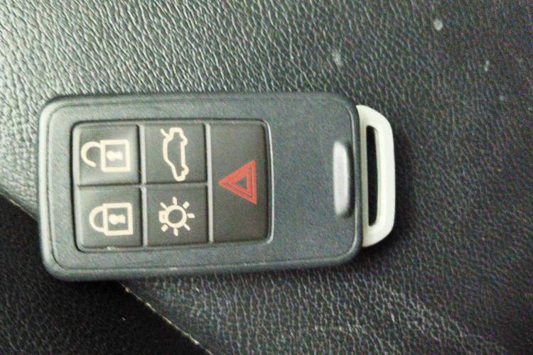 Used Volvo V40 2016 T4 Smart Luxury Edition Vehicle Key