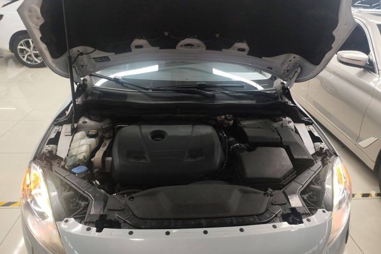 Used Volvo V40 2016 T3 Zhiyi Edition Engine Bay