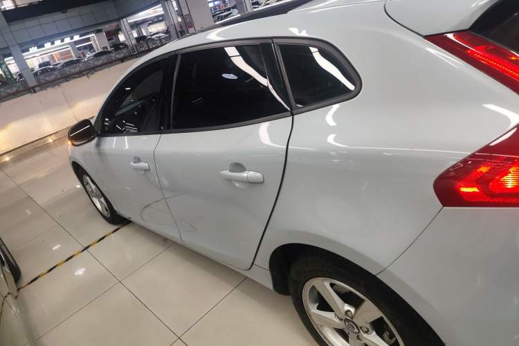Used Volvo V40 2016 T3 Zhiyi Edition Exterior 4