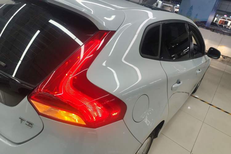 Used Volvo V40 2016 T3 Zhiyi Edition Exterior 7