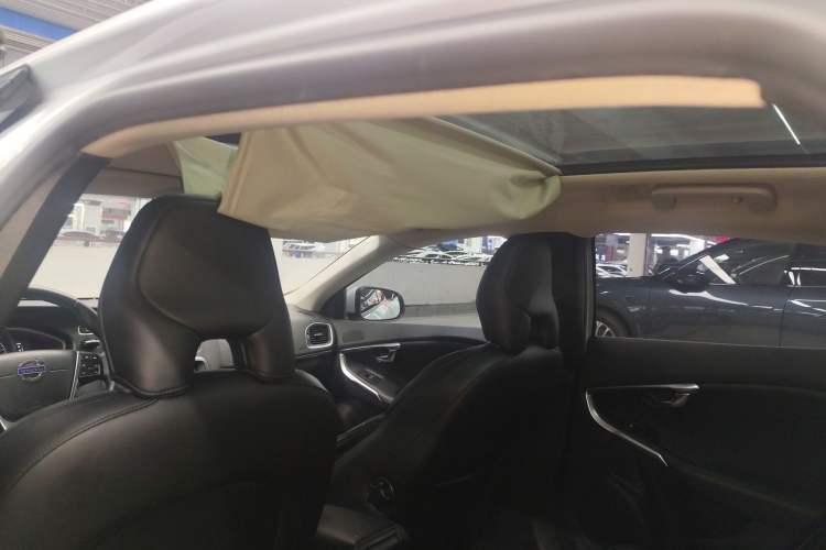 Used Volvo V40 2016 T3 Zhiyi Edition Headliner