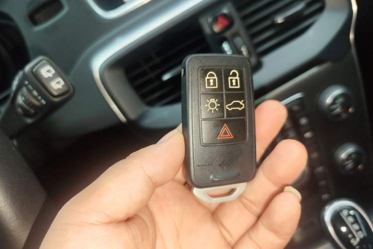 Used Volvo V40 2016 T3 Zhiyi Edition Interior 1