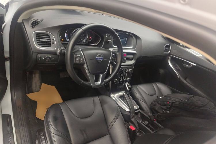 Used Volvo V40 2016 T3 Zhiyi Edition Interior 2