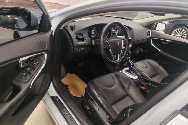 Used Volvo V40 2016 T3 Zhiyi Edition Interior 3
