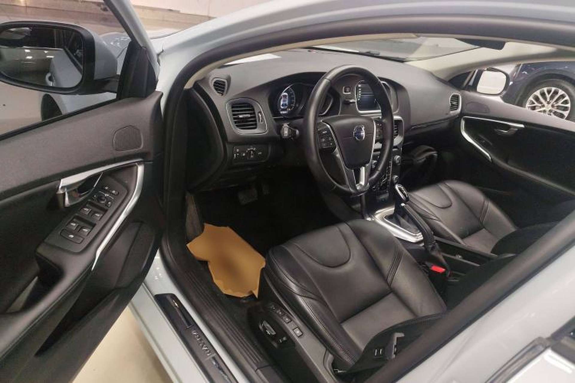 Used Volvo V40 2016 T3 Zhiyi Edition Interior 3
