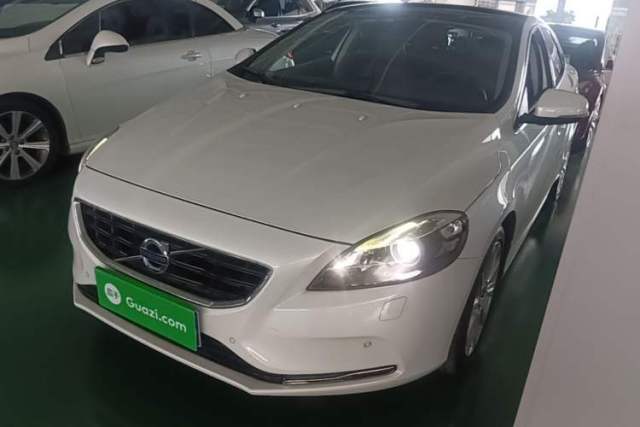 Used Volvo V40 2016 T4 Smart Luxury Edition