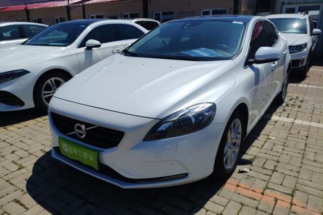 Used Volvo V40 2016 T4 Smart Luxury Edition