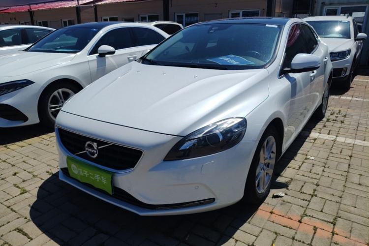 Used Volvo V40 2016 T4 Smart Luxury Edition Guazi used car, China used car export, Used car for sale, Used cars, Cheapest cars for sale