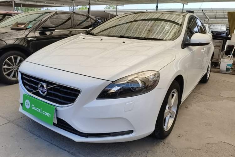 Used Volvo V40 2016 T3 Zhiyi Edition Guazi used car, China used car export, Used car for sale, Used cars, Cheapest cars for sale