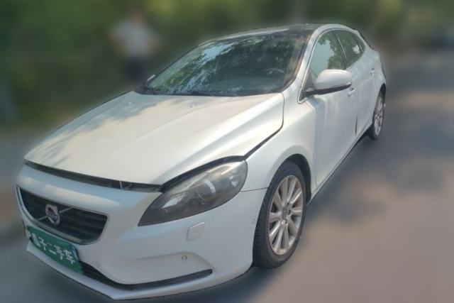 Used Volvo V40 2016 T4 Smart Luxury Edition