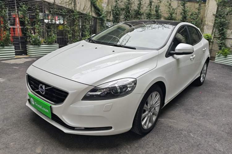 Used Volvo V40 2016 T3 Zhiyi Edition Guazi used car, China used car export, Used car for sale, Used cars, Cheapest cars for sale