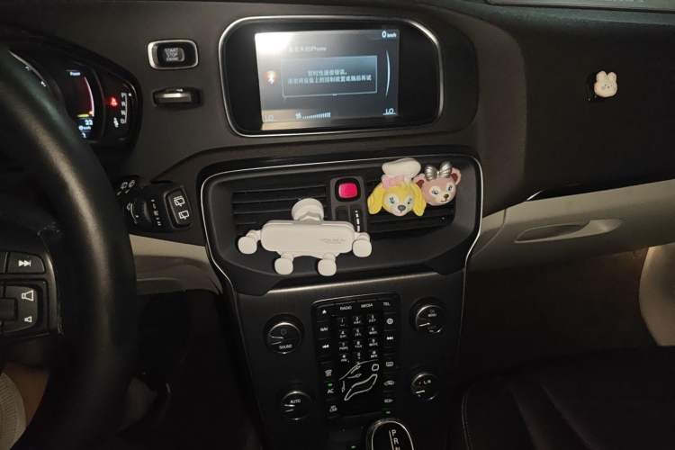 Used Volvo V40 2016 T3 Zhiyi Edition Audio And AC Panel