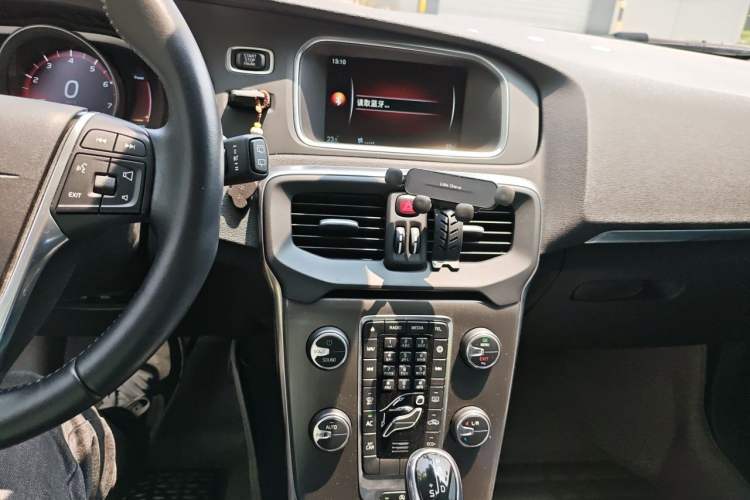Used Volvo V40 2016 T3 Zhiyi Edition Audio And AC Panel