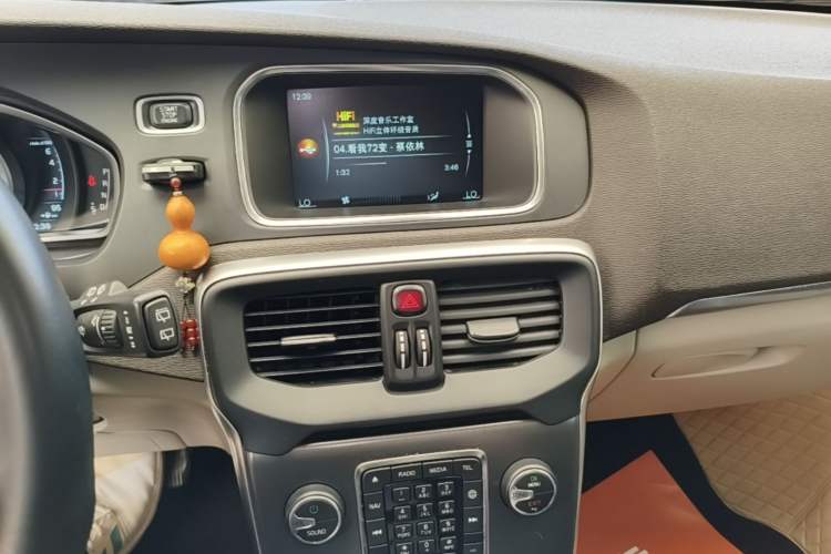 Used Volvo V40 2016 T3 Zhiyi Edition Audio And AC Panel