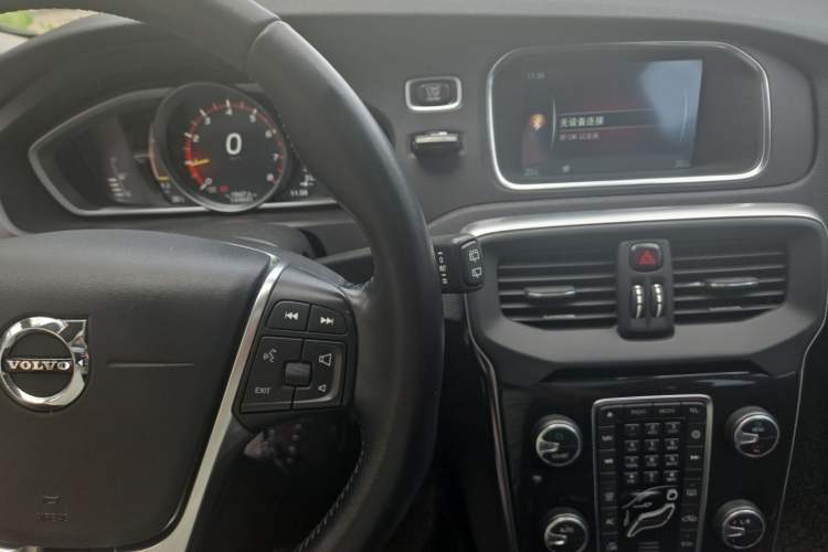 Used Volvo V40 2016 T3 Zhiyi Edition Audio And AC Panel