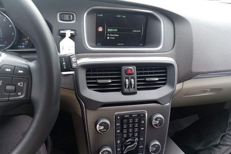 Used Volvo V40 2016 T3 Zhiyi Edition Audio And AC Panel